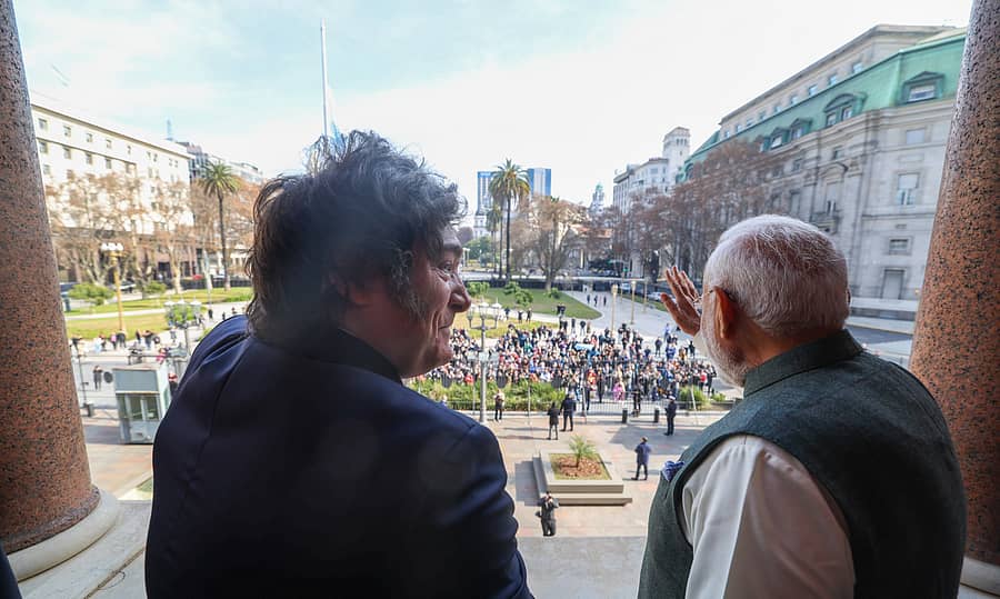 <div class="paragraphs"><p>ಜೇವಿಯರ್ ಮಿಲೆ, ನರೇಂದ್ರ ಮೋದಿ</p></div>