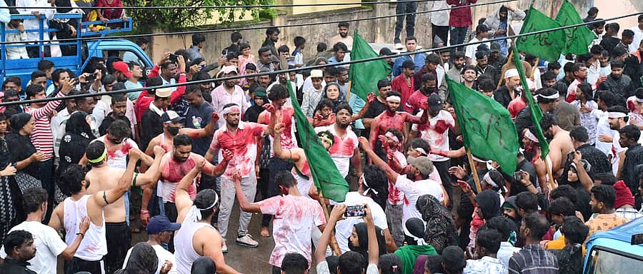 ಧಾರವಾಡದ ಹೊಸಯಲ್ಲಾಪುರದಲ್ಲಿ ಇರಾನಿ ಮುಸ್ಲಿಮರು ಮೊಹರಂ ಆಚರಣೆ ಅಂಗವಾಗಿ ದೇಹ ದಂಡಿಸಿದರು