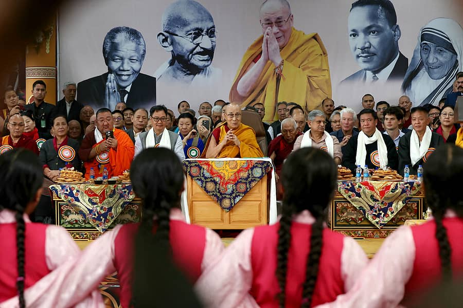 <div class="paragraphs"><p>ಟಿಬೆಟಿಯನ್ ಧರ್ಮಗುರು ದಲೈ ಲಾಮಾ ತಮ್ಮ ಹುಟ್ಟಹಬ್ಬ ಆಚರಣೆಯ ಪ್ರಾರ್ಥನಾ ಕಾರ್ಯಕ್ರಮದಲ್ಲಿ ಭಾನುವಾರ ಭಾಗವಹಿಸಿದರು</p></div>