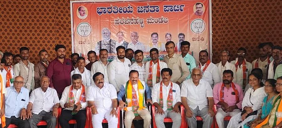 ಹರಪನಹಳ್ಳಿ ಪಟ್ಟಣದ ಬಿಜೆಪಿ ಮಂಡಲ ಕಚೇರಿಯಲ್ಲಿ ಭಾನುವಾರ ಶಾಮಪ್ರಸಾದ್ ಮುಖರ್ಜಿ ಜನ್ಮ ದಿನಾಚರಣೆ ಜರುಗಿತು