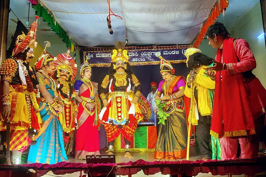 ರಬಕವಿ ಬನಹಟ್ಟಿಯಲ್ಲಿ ಮಹಾಗಣಪತಿ ಪ್ರವಾಸಿ ಯಕ್ಷಗಾನ ತಂಡದವರು ‘ಪಾಪಣ್ಣ ವಿಜಯ ಗುಣಸುಂದರಿ’ ಯಕ್ಷಗಾನ ಕಥಾನಕ ಪ್ರದರ್ಶಿಸಿದರು