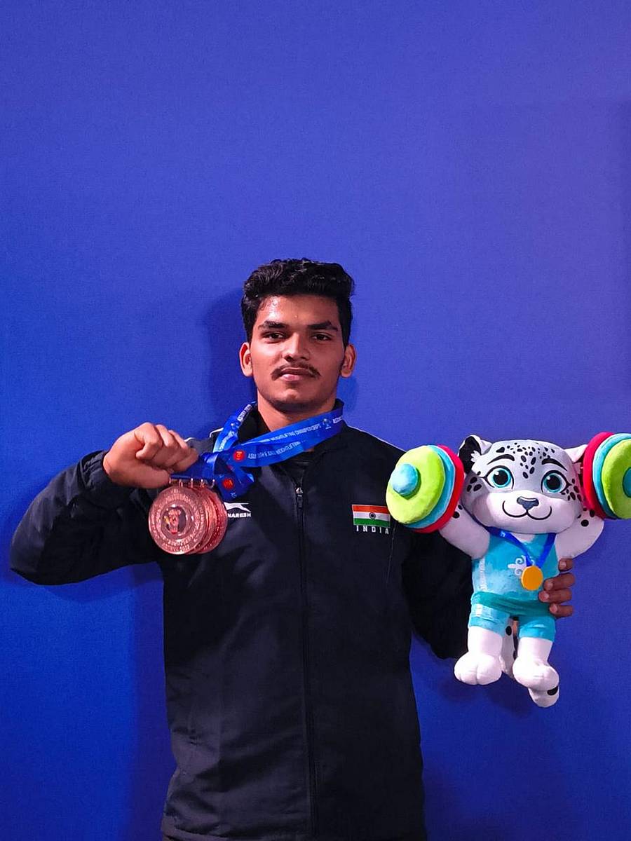 ಕಂಚಿನ ಪದಕದೊಂದಿಗೆ ಸಾಯಿರಾಜ್ ಪರ್ದೇಶಿ –ಸಾಯ್‌ ಎಕ್ಸ್‌ ಚಿತ್ರ