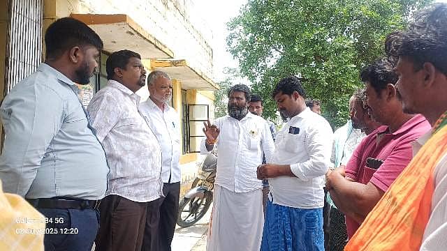 ವಡಗೇರಾ ತಾಲ್ಲೂಕಿನ ರೈತರು ಪಟ್ಟಣದಲ್ಲಿ ಇರುವ ಜೆಸ್ಕಾಂ ಕಚೇರಿಗೆ ಭೇಟಿ ನೀಡಿ ವಿದ್ಯುತ್ ಸರಬರಾಜು ಮಾಡಲು ಆಗ್ರಹಿಸಿದರು