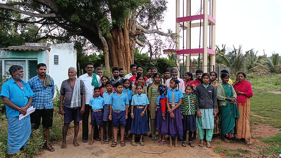 ನುಗ್ಗೇಹಳ್ಳಿ ಹೋಬಳಿಯ ಹೆಬ್ಬಾಳಲು ದಾಖಲೆ ಲಕ್ಷ್ಮಿಪುರ ಗ್ರಾಮದ ಶಿಳೇ ಕ್ಯಾತ ಜನಾಂಗಕ್ಕೆ ಹೋಬಳಿ ಕಂದಾಯ ಇಲಾಖೆ ವತಿಯಿಂದ ಆಗುತ್ತಿರುವ ಅನ್ಯಾಯದ ವಿರುದ್ಧ ಗ್ರಾಮಸ್ಥರು ಪ್ರತಿಭಟಿಸಿದರು.