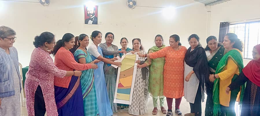 ಹಾಸನದ ರೆಡ್‌ಕ್ರಾಸ್‌ ಭವನದಲ್ಲಿ ಒಕ್ಕೂಟದ ಪೋಸ್ಟರ್‌ ಬಿಡುಗಡೆ ಮಾಡಲಾಯಿತು.