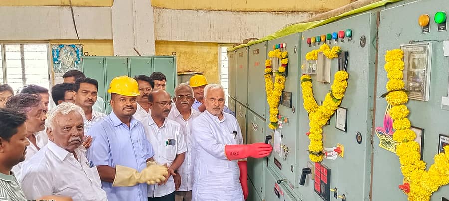 ಬೀಳಗಿ ತಾಲ್ಲೂಕಿನ ತೆಗ್ಗಿ ಸಿದ್ದಾಪುರ ಏತ ನೀರಾವರಿ ಯೋಜನೆಯ 2025-26ನೇ ಸಾಲಿನ ಮುಂಗಾರು ಹಂಗಾಮಿಗೆ ಕಾಲುವೆಗೆ ನೀರು ಹರಿಸುವ ಕಾರ್ಯಕ್ಕೆ ಶಾಸಕ ಜೆ.ಟಿ. ಪಾಟೀಲ ಚಾಲನೆ ನೀಡಿದರು