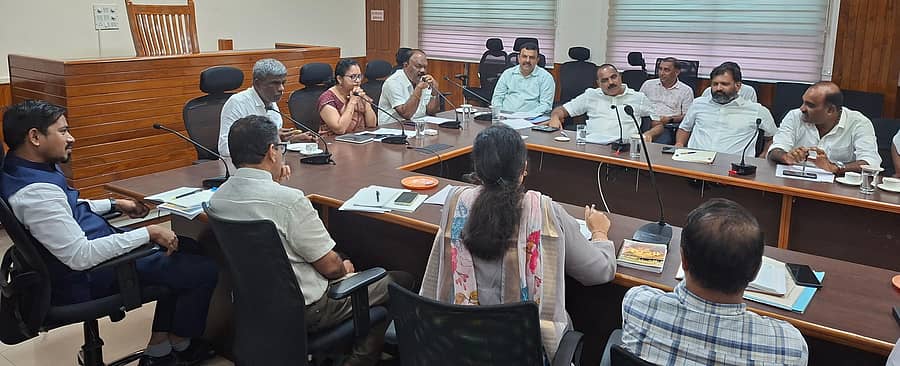 ಸಂಸದ ಕೋಟ ಶ್ರೀನಿವಾಸ ಪೂಜಾರಿ ಅಧ್ಯಕ್ಷತೆಯಲ್ಲಿ ಸಭೆ ನಡೆಯಿತು