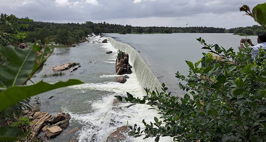 ಕೆ.ಆರ್.ಪೇಟೆ ತಾಲ್ಲೂಕಿನ ಹೇಮಗಿರಿ ಬಳಿ ತುಂಬಿ ಹರಿಯುತ್ತಿರುವ ಹೇಮಾವತಿ ನದಿ
