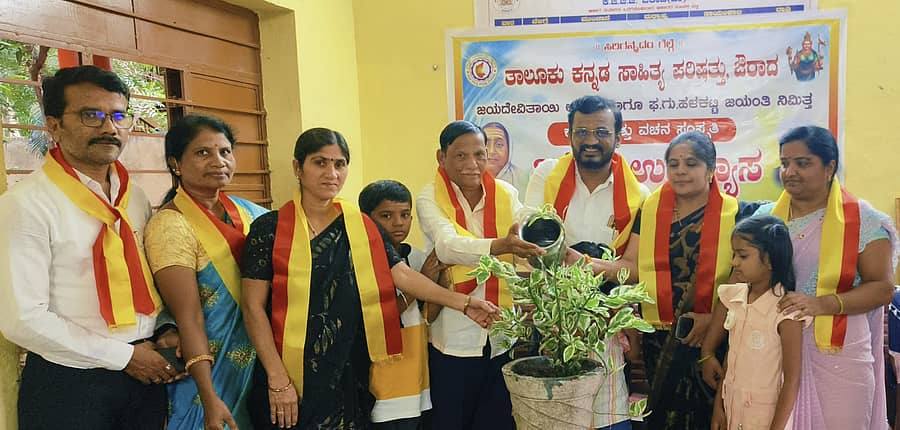 <div class="paragraphs"><p>ಔರಾದ್ ಪಟ್ಟಣದಲ್ಲಿ ಕನ್ನಡ ಹೋರಾಟಗಾರ್ತಿ ಜಯದೇವಿತಾಯಿ ಲಿಗಾಡೆ ಹಾಗೂ ಫ.ಗು. ಹಳಕಟ್ಟಿ ಜಯಂತಿ ಆಚರಿಸಲಾಯಿತು</p></div>