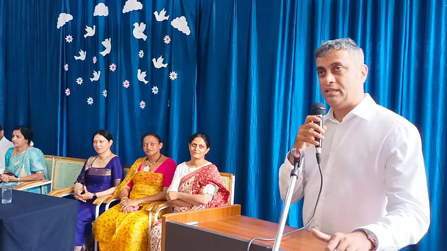 ನಾಪೋಕ್ಲುವಿನ ಅಂಬೇಡ್ಕರ್ ವಸತಿ ಶಾಲೆಯಲ್ಲಿ ಬುಧವಾರ ಶಾಸಕ ಎ.ಎಸ್.ಪೊನ್ನಣ್ಣ ಮಾತನಾಡಿದರು