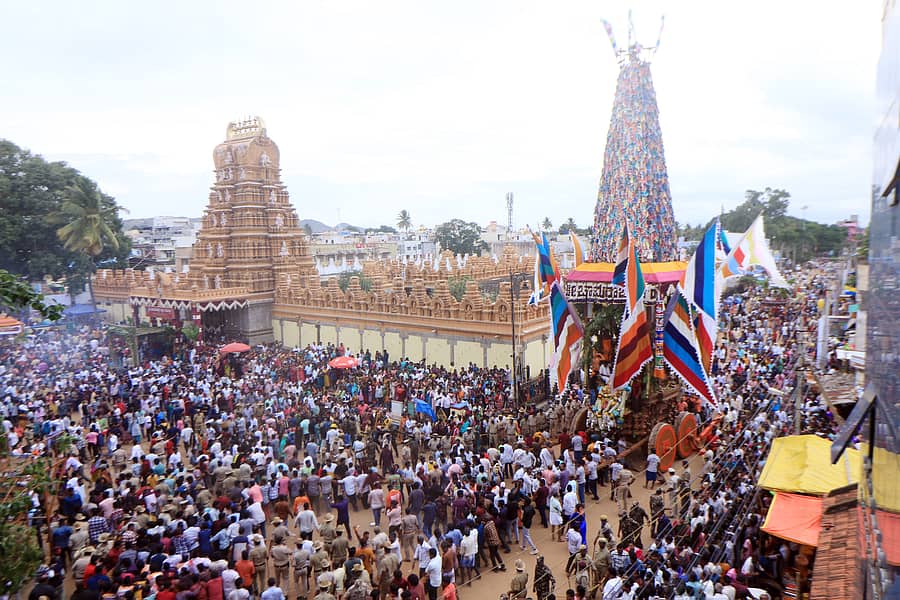 ಚಾಮರಾಜನಗರದಲ್ಲಿ ಗುರುವಾರ ಚಾಮರಾಜೇಶ್ವರ ಸ್ವಾಮಿಯ ರಥೋತ್ಸವ ಅದ್ಧೂರಿಯಾಗಿ ನೆರವೇರಿತು