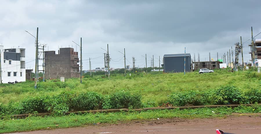 ಹುಬ್ಬಳ್ಳಿಯ ಕರ್ಕಿ ಬಸವೇಶ್ವರ ನಗರದ ಬಳಿ ನಿರ್ಮಾಣವಾಗುತ್ತಿರುವ ನೂತನ ಬಡಾವಣೆಗಳು
–ಪ್ರಜಾವಾಣಿ ಚಿತ್ರ: ಗುರು ಹಬೀಬ