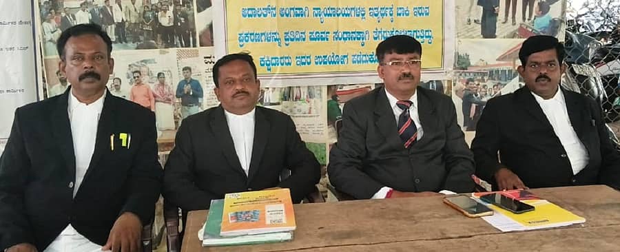 ಕೋಲಾರದಲ್ಲಿ ಗುರುವಾರ ಲೋಕಾ ಅದಾಲತ್ ಬಗ್ಗೆ ಜಿಲ್ಲಾ ಕಾನೂನು ಸೇವೆಗಳ ಪ್ರಾಧಿಕಾರದ ಸದಸ್ಯ ಕಾರ್ಯದರ್ಶಿ ನಟೇಶ್.ಆರ್ ಮಾಹಿತಿ ನೀಡಿದರು