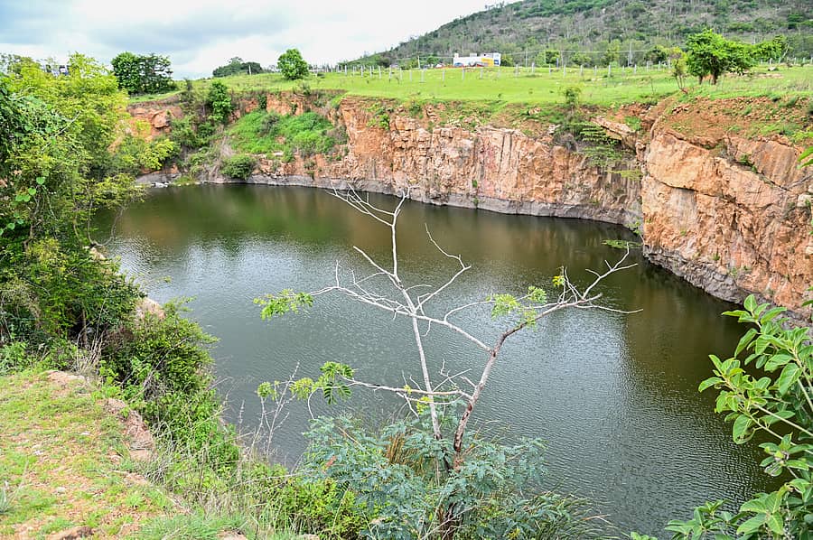 ಚಾಮುಂಡಿ ಬೆಟ್ಟದ ಅಂತರ್ಜಲದ ಸಮೃದ್ಧಿ ತೋರುವ ಏಳಿಗೆಹುಂಡಿ ಕೊಳ –ಪ್ರಜಾವಾಣಿ ಚಿತ್ರಗಳು: ಅನೂಪ್ ರಾಘ ಟಿ.
