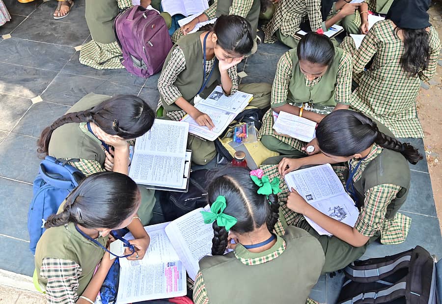 <div class="paragraphs"><p>ವಿದ್ಯಾರ್ಥಿಗಳು</p></div>