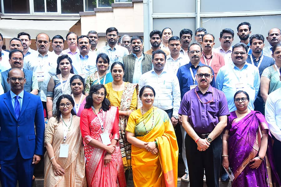 ನಗರದಲ್ಲಿ ಆಯೋಜಿಸಿದ್ದ ಕಾರ್ಯಕ್ರಮದಲ್ಲಿ ರಾಜ್ಯ ಸರ್ಕಾರದ ಮುಖ್ಯ ಕಾರ್ಯದರ್ಶಿ ಶಾಲಿನಿ ರಜನೀಶ್,  ಬುಡಕಟ್ಟು ವ್ಯವಹಾರಗಳ ಸಚಿವಾಲಯದ ಅಧಿಕಾರಿಗಳು ಭಾಗವಹಿಸಿದ್ದರು. 