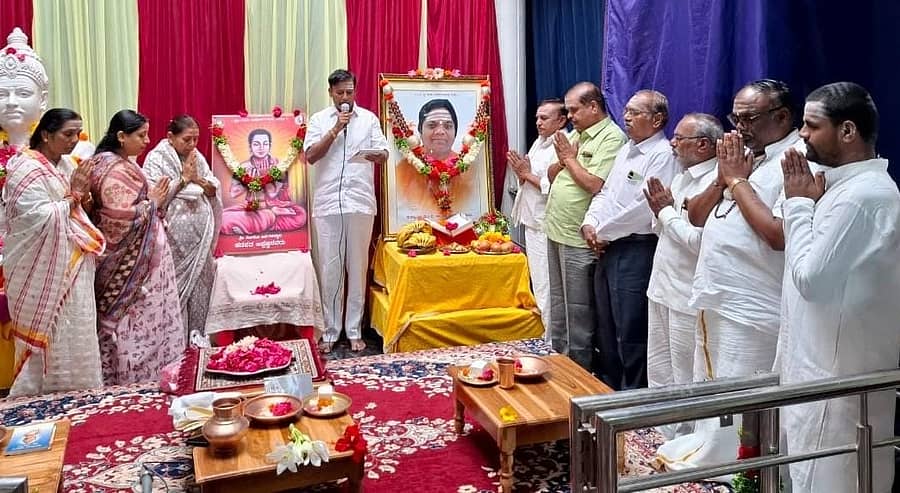 ಬೀದರ್‌ನ ಬಸವಗಿರಿಯಲ್ಲಿ ಏರ್ಪಡಿಸಿದ್ದ ಹಡಪದ ಅಪ್ಪಣ್ಣನವರ ಜಯಂತಿ ಕಾರ್ಯಕ್ರಮದಲ್ಲಿ ರಮೇಶ ಮಠಪತಿ ಮಾತನಾಡಿದರು