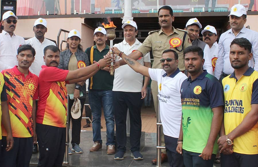 ಬಾಗಲಕೋಟೆಯಲ್ಲಿ ಶನಿವಾರ ನಡೆದ ಕ್ರೀಡಾಕೂಟಕ್ಕೆ ಜಿಲ್ಲಾಧಿಕಾರಿ ಸಂಗಪ್ಪ ಚಾಲನೆ ನೀಡಿದರು