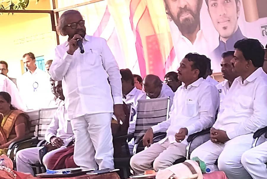 ಭಾಲ್ಕಿ ತಾಲ್ಲೂಕಿನ ಬಾಜೋಳಗಾ ಕ್ರಾಸ್ ಹತ್ತಿರದ ಬುದ್ಧಪ್ರಿಯಾ ಪ್ರೌಢಶಾಲೆ ಮದಕಟ್ಟಿಯಲ್ಲಿ ನಡೆದ ನೂತನ ವರ್ಗಕೋಣೆಗಳ ಉದ್ಘಾಟನಾ ಸಮಾರಂಭದಲ್ಲಿ ಸಚಿವ ಈಶ್ವರ ಖಂಡ್ರೆ ಮಾತನಾಡಿದರು