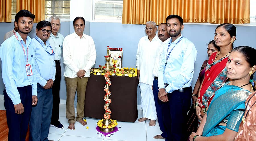 ಚಿತ್ರ: 12ಜಿಕೆಕೆ4 ಗೋಕಾಕದಲ್ಲಿ ಶನಿವಾರ ಕೆಎಲ್ಇ ಸಂಸ್ಥೆಯ ಐಟಿಐನ ಅಂತಿಮ ವರ್ಷದ ವಿದ್ಯಾರ್ಥಿಗಳ ಬೀಳ್ಕೊಡುವ ಸಮಾರಂಭವನ್ನು ನಿರ್ದೇಶಕ ಜಯಾನಂದ ಮುನವಳ್ಳಿ ಉದ್ಘಾಟಿಸಿದರು.