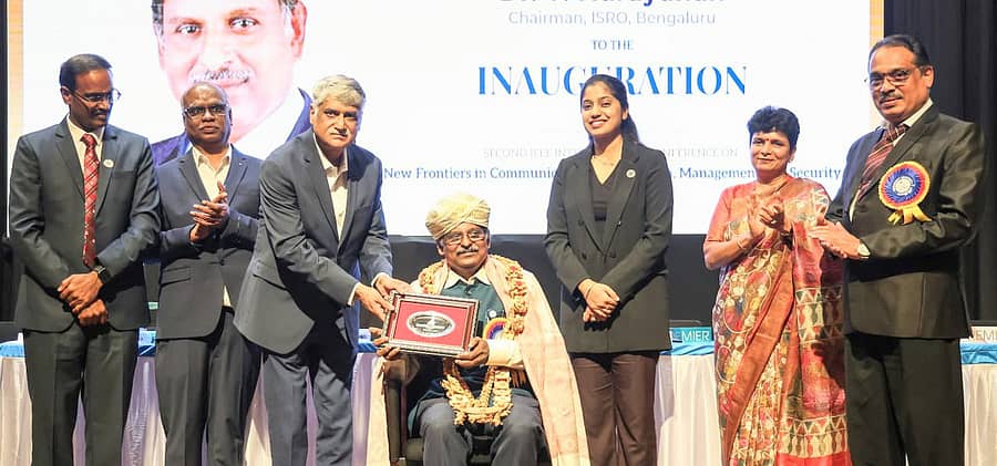 ಕಾರ್ಯಕ್ರಮದಲ್ಲಿ ಇಸ್ರೊ ಸಂಸ್ಥೆಯ ಅಧ್ಯಕ್ಷ  ವಿ.ನಾರಾಯಣನ್‌ ಅವರನ್ನು ಸನ್ಮಾನಿಸಲಾಯಿತು