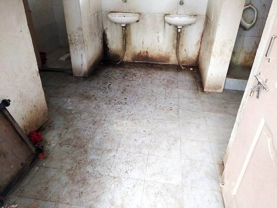 ಜಮಖಂಡಿ ನಗರದ ಬಸ್ ನಿಲ್ದಾಣದಲ್ಲಿ ಸಾರ್ವಜನಿಕ ಶೌಚಾಲಯ ಗಬ್ಬೆದ್ದು ನಾರುತ್ತಿದೆ