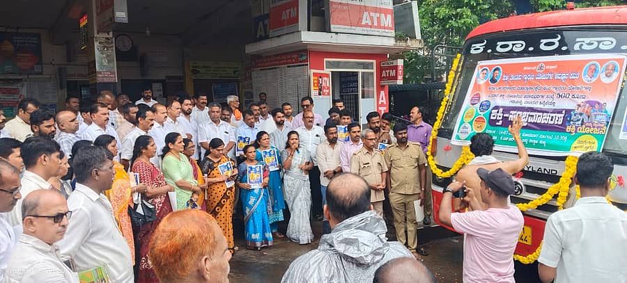 ಸರ್ಕಾರದ ಗ್ಯಾರಂಟಿ ಯೋಜನೆಯ ಸಂಭ್ರಮಾಚರಣೆ ಸುಳ್ಯದಲ್ಲಿ ಸೋಮವಾರ ನಡೆಯಿತು