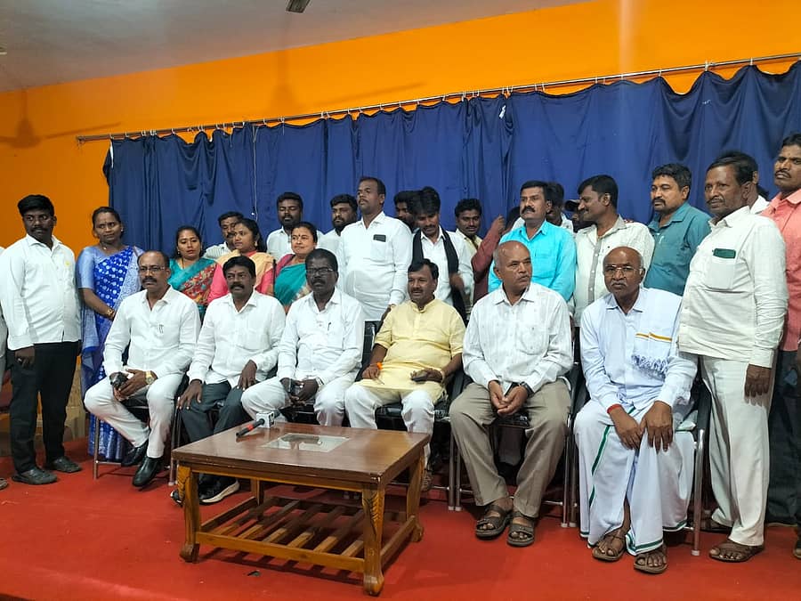 ಚಿಕ್ಕಬಳ್ಳಾಪುರದಲ್ಲಿ ನಡೆದ ಮಾಧ್ಯಮಗೋಷ್ಠಿಯಲ್ಲಿ ಕೇಂದ್ರ ಮಾಜಿ ಸಚಿವ ಎ.ನಾರಾಯಣಸ್ವಾಮಿ ಮಾತನಾಡಿದರು