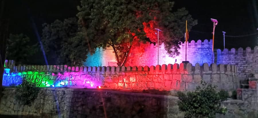 ರಾಯಚೂರು ಕೋಟೆಗೆ ಮಂಗಳವಾರ ದೀಪಾಲಂಕಾರ ಮಾಡಲಾಗಿತ್ತು