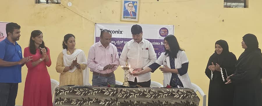 ಶಿರಸಿ ತಾಲ್ಲೂಕಿನ ಹುಲೇಕಲ್ ಗ್ರಾಮ ಪಂಚಾಯಿತಿಯಲ್ಲಿ ಆಯೋಜಿಸಿದ್ದ ಕಾರ್ಯಕ್ರಮವನ್ನು ಡಾ. ಮಮತಾ ಹೆಗಡೆ ಉದ್ಘಾಟಿಸಿದರು