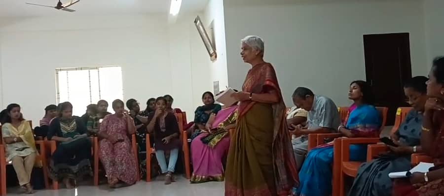 ಕುಣಿಗಲ್ ಕನ್ನಡ ಭವನದಲ್ಲಿ ನಡೆದ ಸಂವಿಧಾನ ಸಂರಕ್ಷಣಾ ಪಡೆಯ ಸಭೆಯಲ್ಲಿ ಬಾ.ಹ.ರಮಾಕುಮಾರಿ ಮಾತನಾಡಿದರು