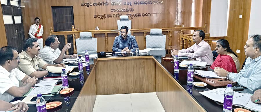 ರಾಯಚೂರು ಜಿಲ್ಲಾಧಿಕಾರಿ ಕಚೇರಿಯಲ್ಲಿ ನಡೆದ ಸಭೆಯಲ್ಲಿ ಜಿಲ್ಲಾಧಿಕಾರಿ ನಿತೀಶ್ ಕೆ ಮಾತನಾಡಿದರು