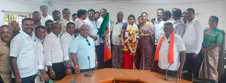 ಬೀರೂರು ಪುರಸಭೆಯಲ್ಲಿ ಬುಧವಾರ ನಡೆದ ಚುನಾವಣೆಯಲ್ಲಿ ಬಿಜೆಪಿಯ ಭಾಗ್ಯಲಕ್ಷ್ಮೀ ಮೋಹನ್‌ ಅಧ್ಯಕ್ಷರಾಗಿ ಆಯ್ಕೆಯಾದರು