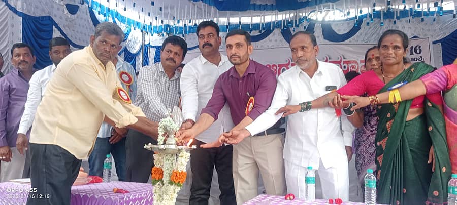 ಜಗಳೂರಿನಲ್ಲಿ ಬುಧವಾರ ಬೀದಿಬದಿ ವ್ಯಾಪಾರಸ್ಥರ ಆಗ್ರಹ ಸಮಾವೇಶ ನಡೆಯಿತು