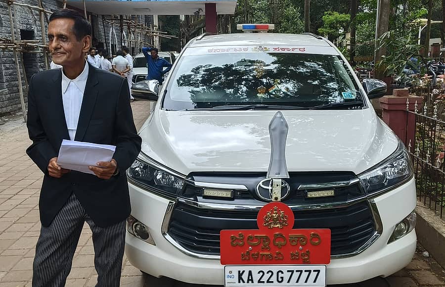 ಬೆಳಗಾವಿ ಜಿಲ್ಲಾಧಿಕಾರಿ ಕಾರು ಜಪ್ತಿ ಮಾಡಿಕೊಂಡ ವಕೀಲ ಓ.ಬಿ.ಜೋಶಿ