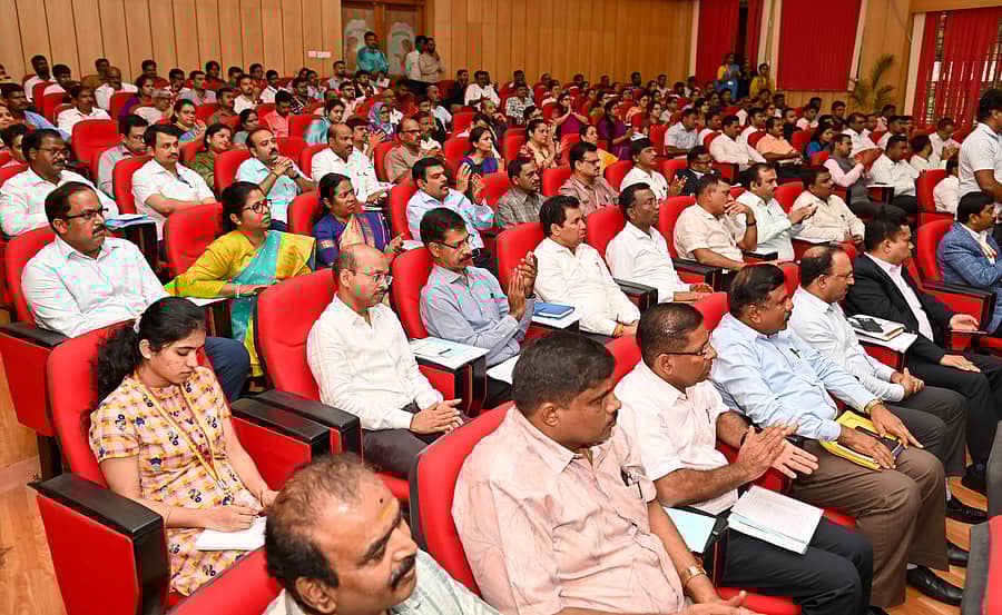 ಮೈಸೂರಿನ ಆಡಳಿತ ತರಬೇತಿ ಸಂಸ್ಥೆಯಲ್ಲಿ ಶನಿವಾರ ನಡೆದ ಕೆಎಎಸ್‌ ತಾಲ್ಲೂಕು ನೋಡಲ್ ಅಧಿಕಾರಿಗಳ ತರಬೇತಿ ಕಾರ್ಯಕ್ರಮದಲ್ಲಿ ಅಧಿಕಾರಿಗಳು ಭಾಗವಹಿಸಿದ್ದರು– ಪ್ರಜಾವಾಣಿ ಚಿತ್ರ