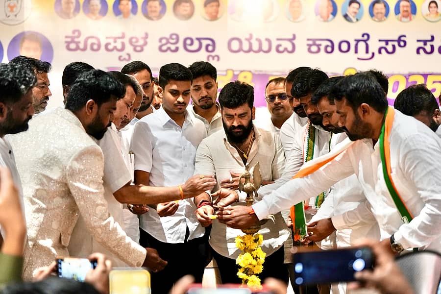 ಗಂಗಾವತಿಯಲ್ಲಿ ಜಿಲ್ಲಾ ಯುವ ಕಾಂಗ್ರೆಸ್ ಸಮಿತಿಯಿಂದ ಯುವಶಕ್ತಿ ಪ್ರತಿಜ್ಞಾ ಸ್ವೀಕಾರ ಹಾಗೂ ನೂತನ ಪದಾಧಿಕಾರಿಗಳ ಪದಗ್ರಹಣ ಕಾರ್ಯಕ್ರಮ ನಡೆಯಿತು‌‌