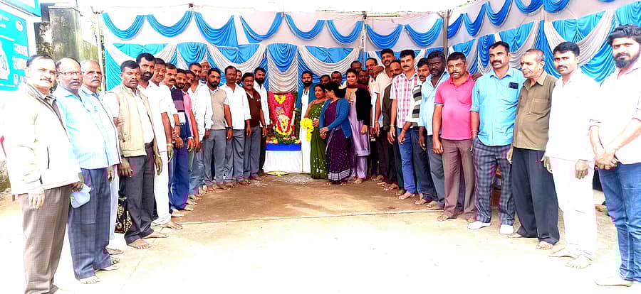 ಸೋಮವಾರಪೇಟೆ ವಾಹನ ಚಾಲಕರು ಮತ್ತು ಮಾಲೀಕರ ಸಂಘದ ವಾಹನ ನಿಲ್ದಾಣದಲ್ಲಿ ಆಷಾಢ ಮಾಸದ ಕೊನೆಯ ಶುಕ್ರವಾರದ ಪ್ರಯುಕ್ತ ಚಾಮುಂಡೇಶ್ವರಿ ದೇವಿಗೆ ಪೂಜಾ ಕಾರ್ಯಕ್ರಮ ನಡೆಯಿತು