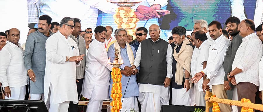 <div class="paragraphs"><p>ಕಾಂಗ್ರೆಸ್ ಸಮಾವೇಶ</p></div>