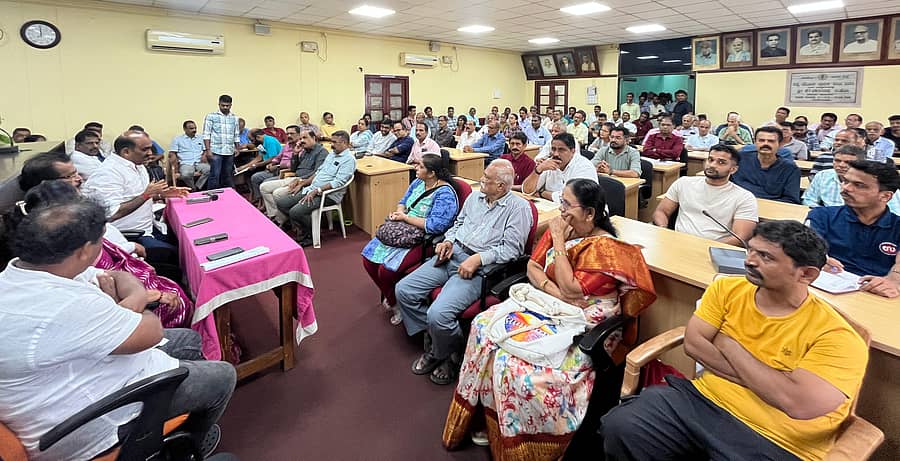 ಸಭೆಯಲ್ಲಿ ಶಾಸಕ ಯಶ್‌ಪಾಲ್‌ ಸುವರ್ಣ ಮಾತನಾಡಿದರು