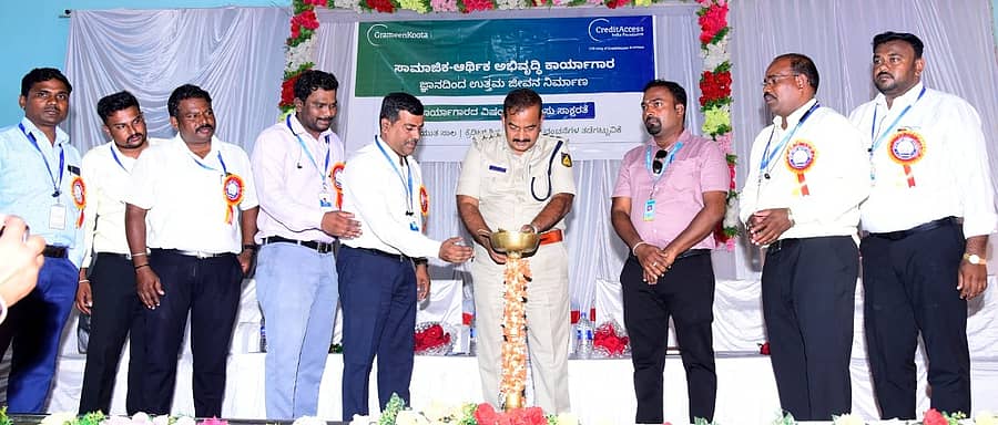 ಜಮಖಂಡಿಯ ಬಸವ ಭವನದಲ್ಲಿ ಶನಿವಾರ ನಡೆದ ಉಪನ್ಯಾಸ ಕಾರ್ಯಕ್ರಮವನ್ನು ಡಿವೈಎಸ್‌ಪಿ ಎಸ್. ರೋಷನ ಜಮೀರ ಉದ್ಘಾಟಿಸಿದರು
