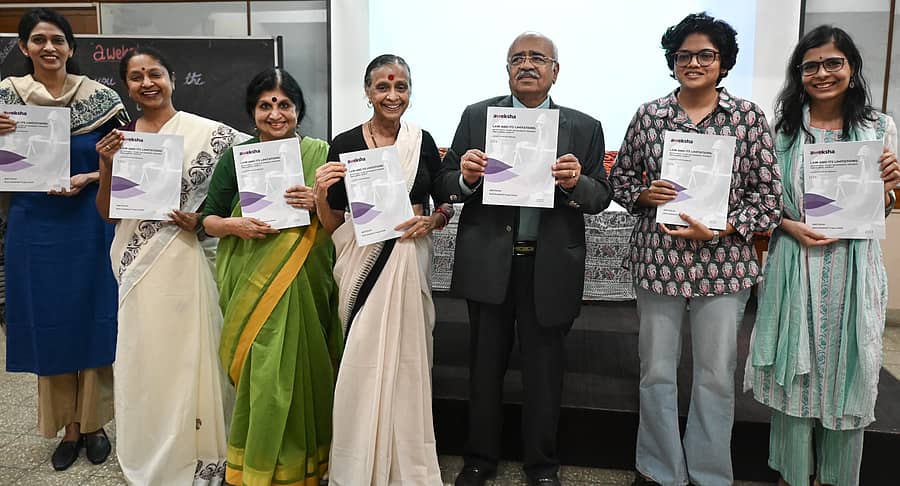 <div class="paragraphs"><p>ನಗರದಲ್ಲಿ ಆಯೋಜಿಸಿದ್ದ ಕಾರ್ಯಕ್ರಮದಲ್ಲಿ ಅಶೋಕ ಬಿ. ಹಿಂಚಿಗೇರಿ ಅವರು ಅಧ್ಯಯನ ವರದಿ ಬಿಡುಗಡೆ ಮಾಡಿದರು. ಪೂರ್ಣ ರವಿಶಂಕರ್, ಸಂಗೀತಾ, ಸರಸು ಎಸ್ತರ್ ಥಾಮಸ್, ಡೋನಾ ಫರ್ನಾಂಡಿಸ್, ಬಿಂದು, ಪ್ರಗ್ಯ ಇದ್ದಾರೆ. </p></div>