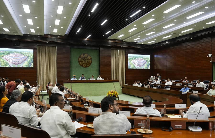 <div class="paragraphs"><p>ಕೇಂದ್ರ ಸಚಿವ ಜೆ.ಪಿ.ನಡ್ಡಾ ಅಧ್ಯಕ್ಷತೆಯಲ್ಲಿ&nbsp;ಸರ್ವಪಕ್ಷ ಸಭೆ ನಡೆಯಿತು</p></div>