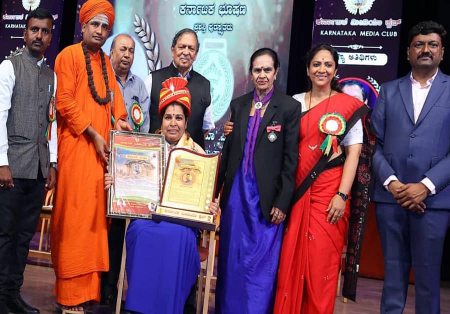 ಕರ್ನಾಟಕ ಮೀಡಿಯ ಕ್ಲಬ್ ನ ಕರ್ನಾಟಕ ಭೂಷಣ ಪ್ರಶಸ್ತಿ ಸ್ವೀಕರಿಸಿದ ಕುಟ್ಟ ಸರ್ಕಾರಿ ಹಿರಿಯ ಪ್ರಾಥಮಿಕ ಶಾಲೆಯ ದೈಹಿಕ ಶಿಕ್ಷಣ ಶಿಕ್ಷಕಿ ಅಲಿಮಾ