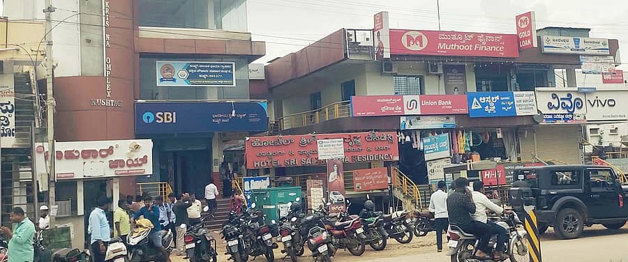 ಕುಷ್ಟಗಿ ಬಸ್‌ ನಿಲ್ದಾಣದ ಬಳಿ 51/2ರಲ್ಲಿ ತಲೆ ಎತ್ತಿರುವ ಬೃಹತ್ ವಾಣಿಜ್ಯ ಸಂಕೀರ್ಣ