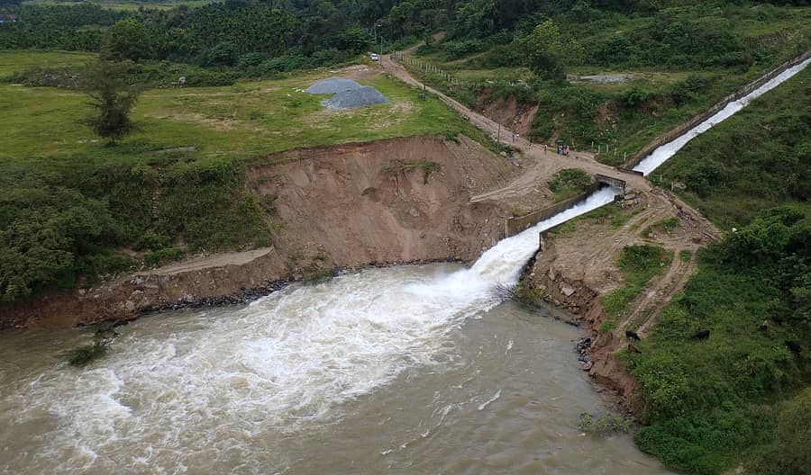 ಸಕಲೇಶಪುರ ತಾಲ್ಲೂಕಿನ ದೊಡ್ಡನಾಗರದ ಡಂಪಿಂಗ್ ಹಾಗೂ ಪಂಪಿಂಗ್ ಕೇಂದ್ರದಿಂದ ಪ್ರಾಯೋಗಿಕವಾಗಿ ಹೇಮಾವತಿ ನದಿಗೆ ನೀರು ಹರಿಸುತ್ತಿರುವುದು.
