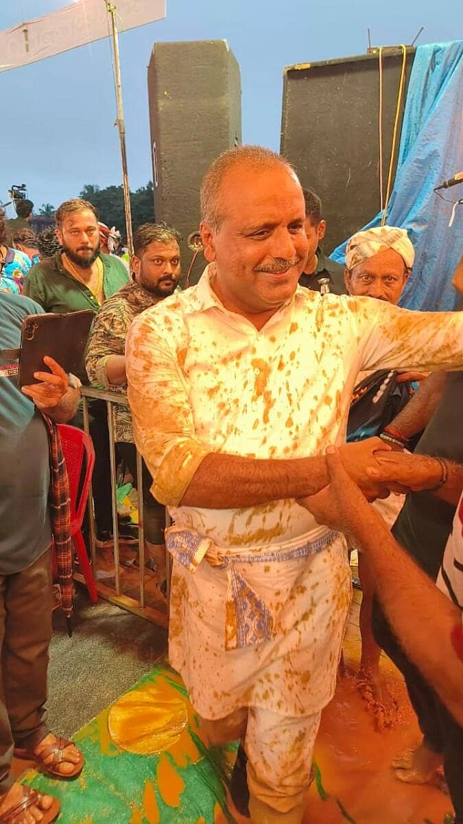 <div class="paragraphs"><p>ಕೆಸರುಗದ್ದೆ ಕ್ರೀಡಾಕೂಟದಲ್ಲಿ ಭಾಗವಹಿಸಿದ ವಿಧಾನಸಭಾಧ್ಯಕ್ಷ ಯು.ಟಿ.ಖಾದರ್ </p></div>