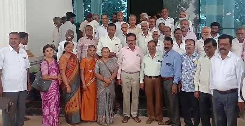 ಚಿಕ್ಕನಾಯಕನಹಳ್ಳಿಯಲ್ಲಿ ನಿವೃತ್ತ ನೌಕರರಿಗೆ ಪಿಂಚಣಿ ಪರಿಷ್ಕರಣೆ ಹಾಗೂ ತುಟ್ಟಿಭತ್ಯೆ ನೀಡಬೇಕೆಂದು ತಹಶೀಲ್ದಾರ್‌ಗೆ ಮನವಿ ಸಲ್ಲಿಸಲಾಯಿತು