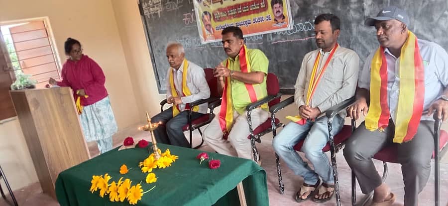 ಕುಣಿಗಲ್ ತಾಲ್ಲೂಕು ಸಂತೆಮಾವತ್ತೂರು ಸರ್ಕಾರಿ ಪದವಿಪೂರ್ವ ಕಾಲೇಜಿನಲ್ಲಿ ನಡೆದ ಕಾರ್ಯಕ್ರಮದಲ್ಲಿ ಉಪನ್ಯಾಸಕಿ ಜ್ಯೋತಿ ಮಾತನಾಡಿದರು