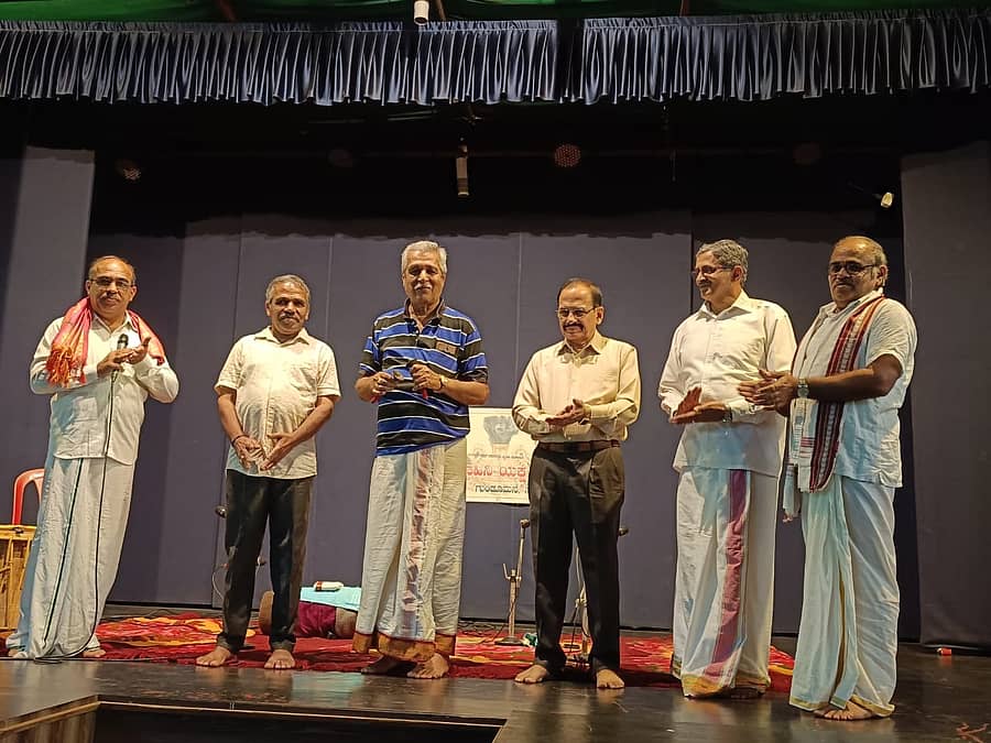 ಸಾಗರದಲ್ಲಿ ಭಾನುವಾರ ನಡೆದ ವಿಜಯ ಶೀರ್ಷಿಕೆಯ ಸರಣಿ ತಾಳಮದ್ದಲೆ ಕಾರ್ಯಕ್ರಮವನ್ನು ನಿವೃತ್ತ ಕೆಪಿಸಿ ಅಧಿಕಾರಿ ಎನ್.ಎಸ್.ಕೃಷ್ಣ ಬಣ್ಣೂಮನೆ ಉದ್ಘಾಟಿಸಿದರು